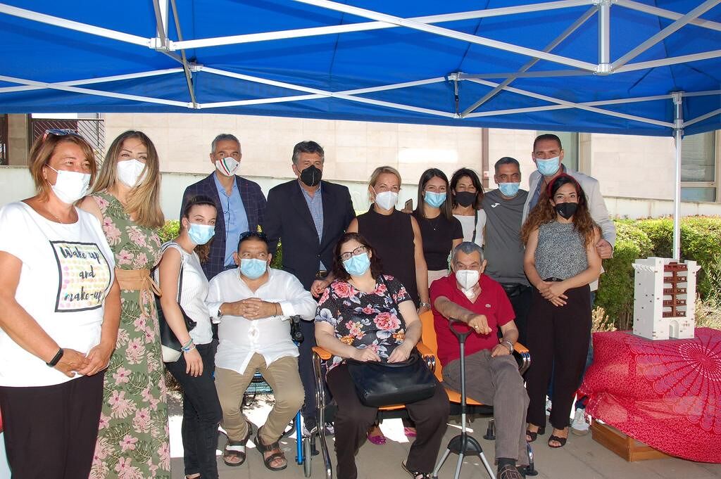 Cagliari, il dono speciale al Comune: la torre dell’Elefante tutta in mattoncini Lego