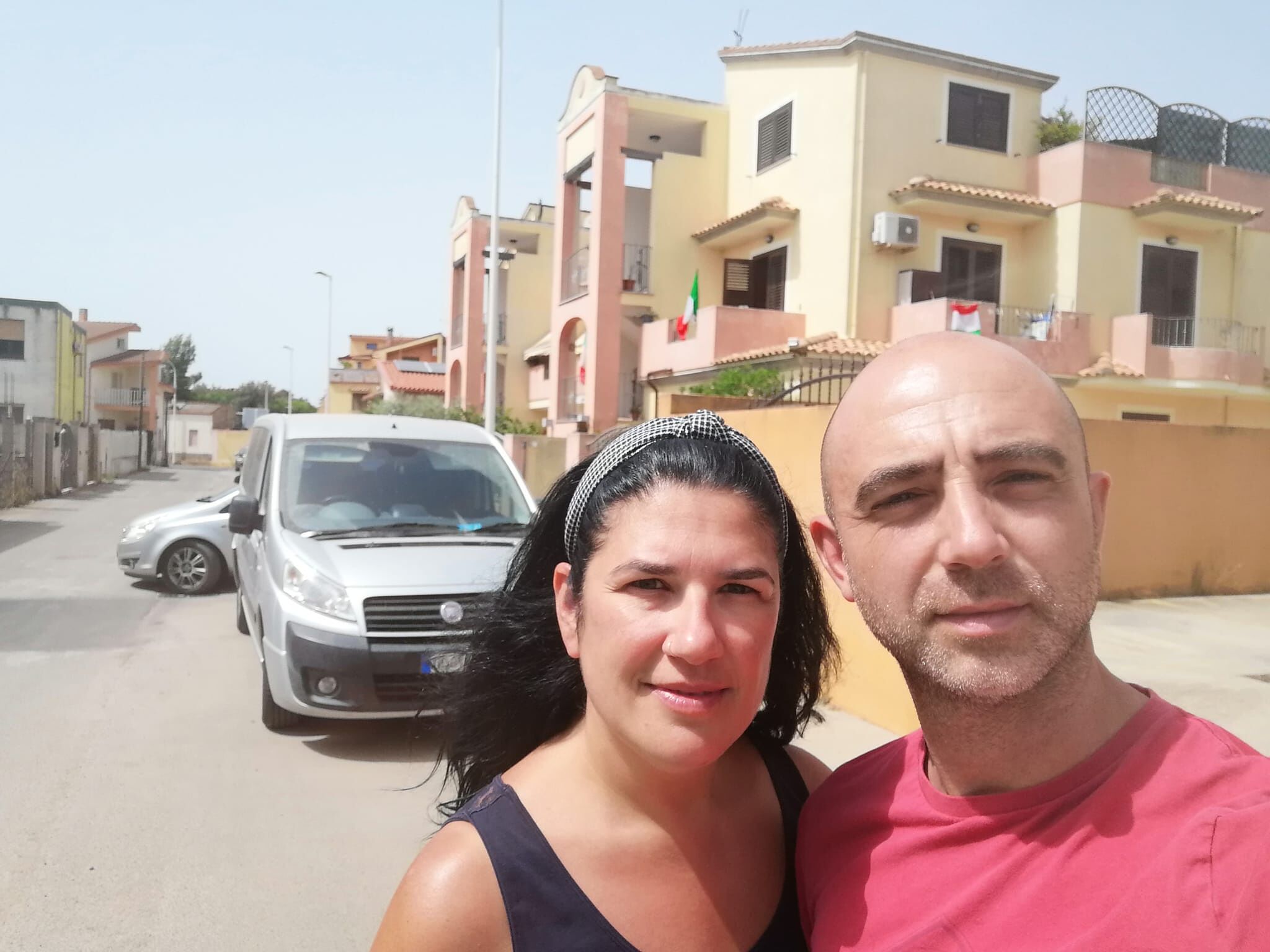 Uta, l’odissea di una famiglia: “Niente parcheggio, nostro figlio disabile costretto a fare salti mortali per spostarsi”