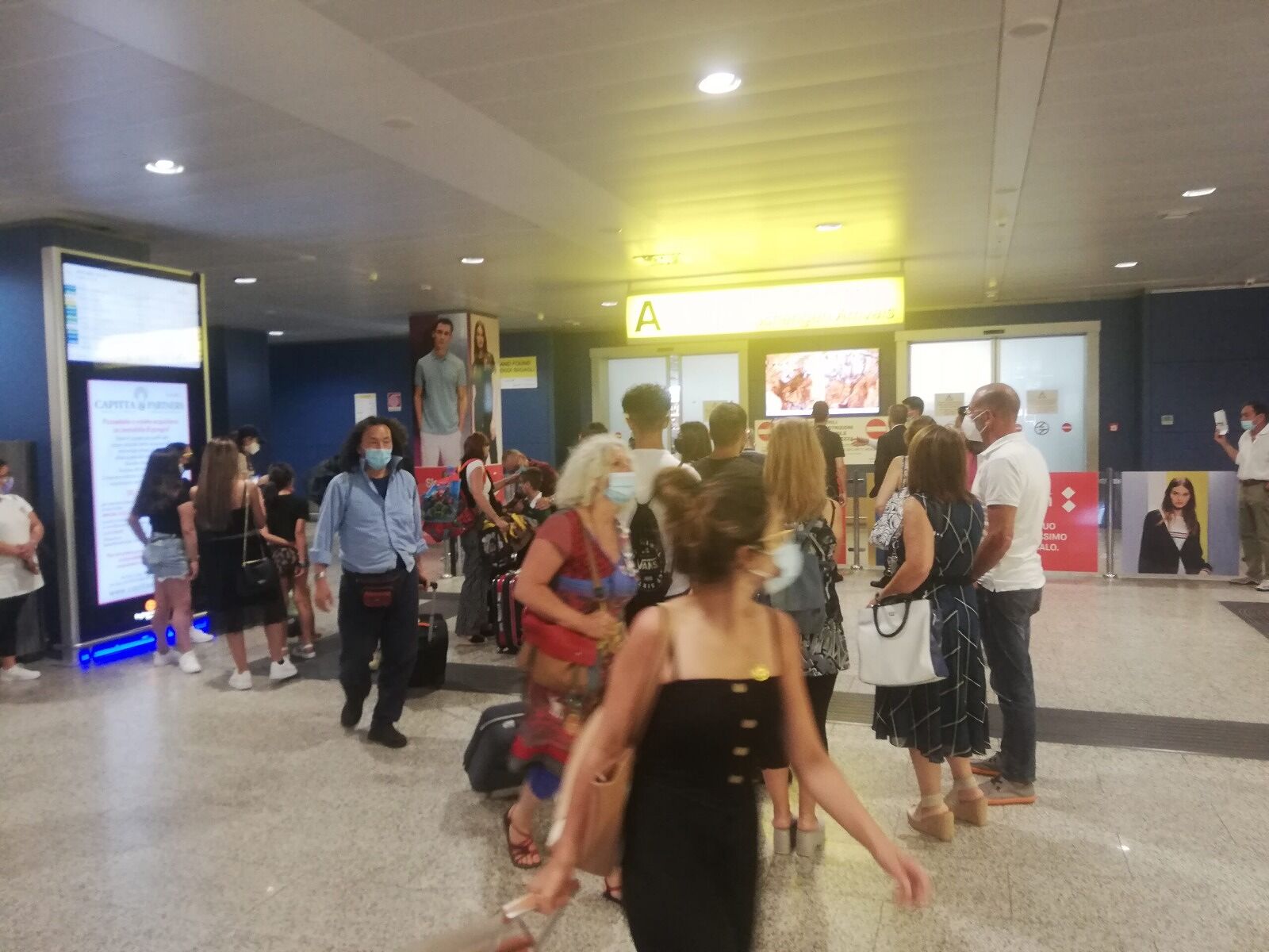 Rt choc per la Sardegna, 2,44: boom di contagi e rischio zona gialla in piena estate