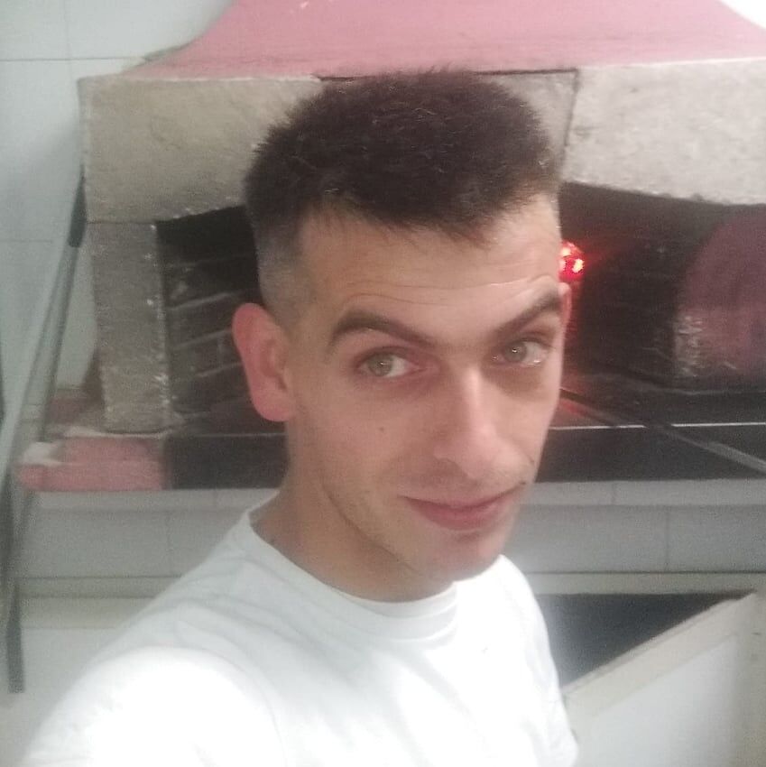 Alessio di Cagliari: “Lavoro da pizzaiolo, tante telefonate ma nessun contratto sicuro: basta schiavismo”