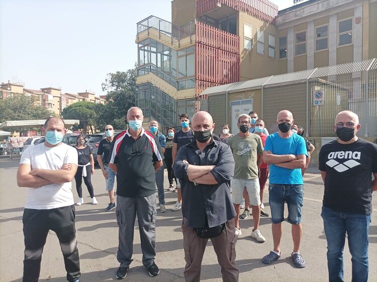 Cagliari, i boxisti di via Quirra furiosi: “Mercato chiuso per Covid ma siamo in zona bianca, fateci lavorare”