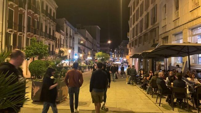 Sardegna, se si entra in zona gialla bar e ristoranti al chiuso fermi dalle 18? “No, non è vero”