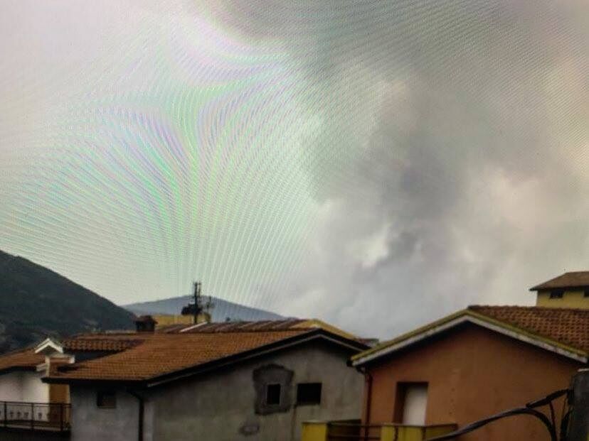 Sardegna, l’apocalisse del fuoco mette in ginocchio l’Oristanese: 1500 sfollati, 20mila ettari di Isola polverizzata, è stato di emergenza