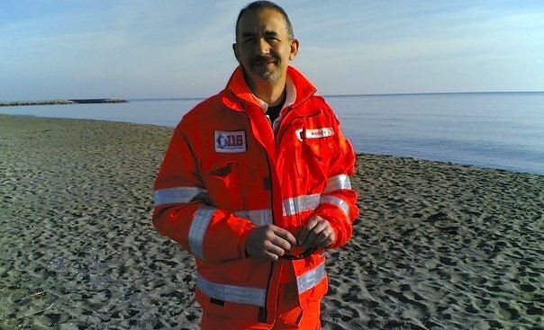 “Molte spiagge sarde senza bagnini e defibrillatori, il vaccino contro le morti in mare è la sicurezza”