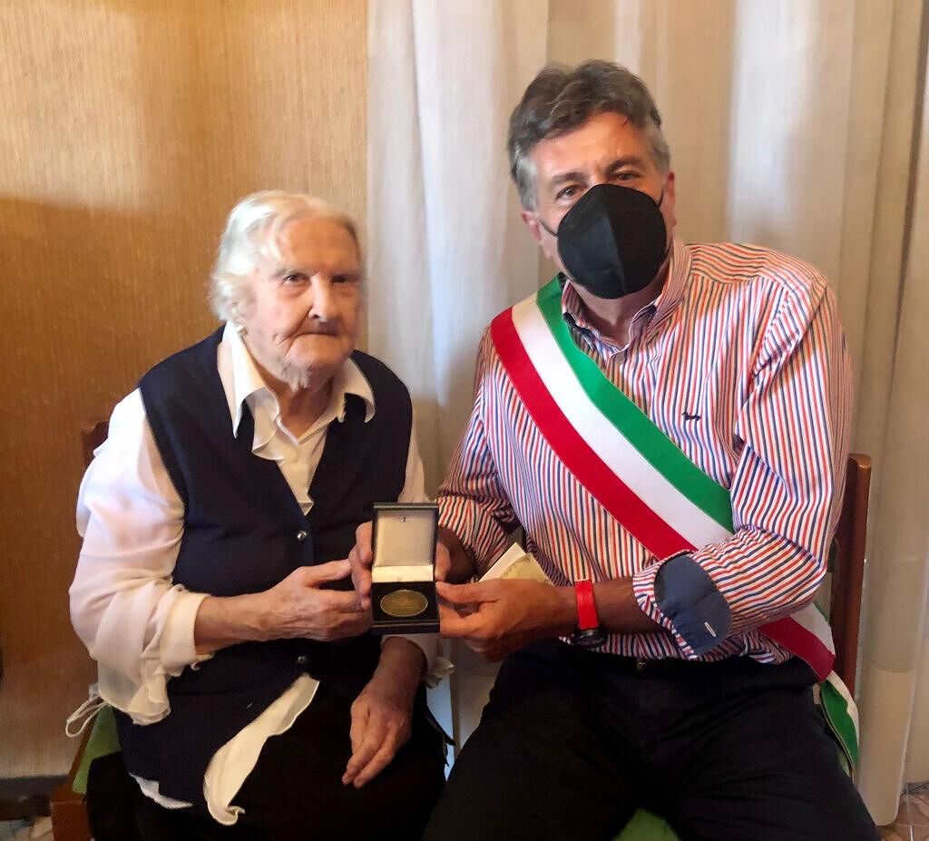 Sfidò le bombe per restare in città, Cagliari festeggia i 100 anni di Maria Perla