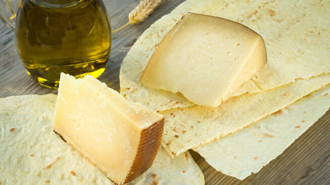 Monserrato, ecco i buoni spesa per comprare “pane e formaggio” 