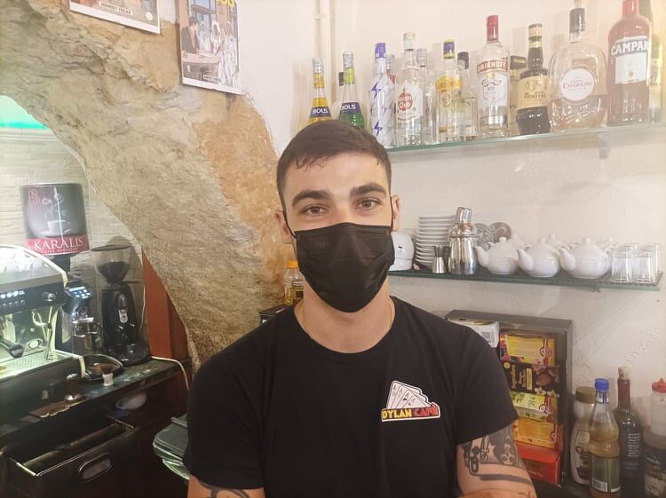 Manuele, barista di Cagliari: “Niente vaccino, non controllerò i green pass perchè non sono uno sceriffo”