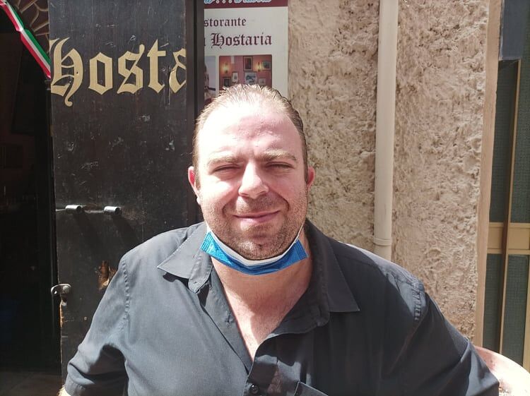 “Controllerò il green pass dei clienti nel mio ristorante a Cagliari, mi adeguo ma la soluzione è vaccinarci tutti”