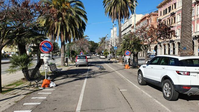 Cagliari, scatta il restyling nella maxi aiuola di via Roma: 160 nuovi parcheggi tra porto e stazione