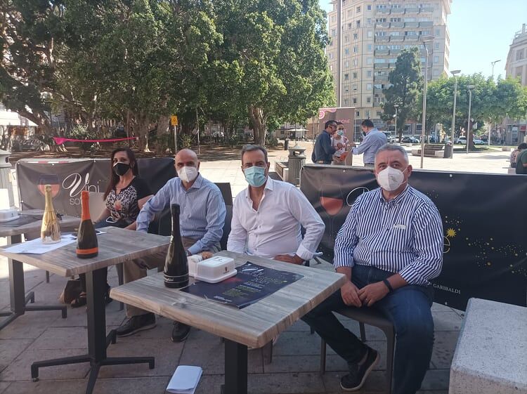 A Cagliari tornano i vini sotto le stelle, piazza Garibaldi maxi cantina a cielo aperto