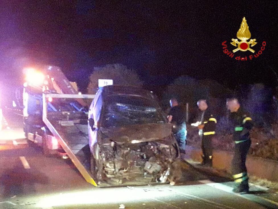 Incidente sulla statale 131dcn, auto si ribalta più volte: ferita la conducente