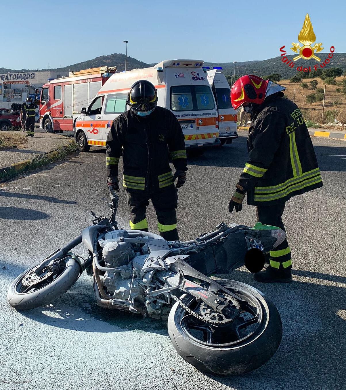 Due moto si scontrano e una prende fuoco: morto un centauro a Nuoro
