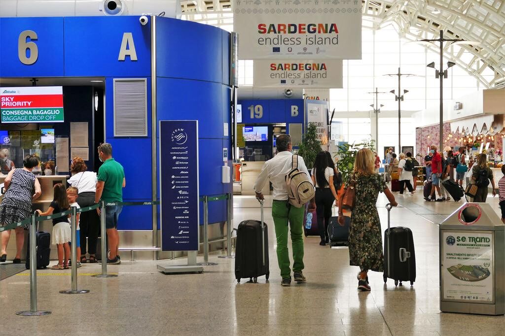 Riecco i viaggi, risorge l’aeroporto di Elmas: 450 mila passeggeri a luglio