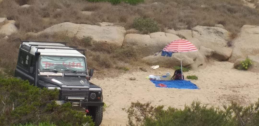Villasimius, arriva col fuoristrada sulla spiaggia: multa da capogiro al turista “cafone”