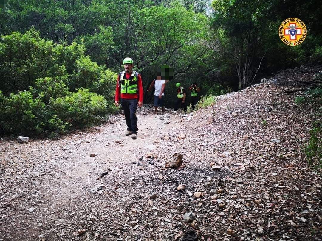 Stremati sotto il sole e senz’acqua nella gola di Gorropu, escursionisti salvati all’ultimo