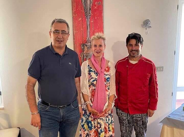 Prof olandese arriva a Mandas per viaggiare sul Trenino Verde ma rimane a terra: il sindaco rimedia alla “figuraccia”