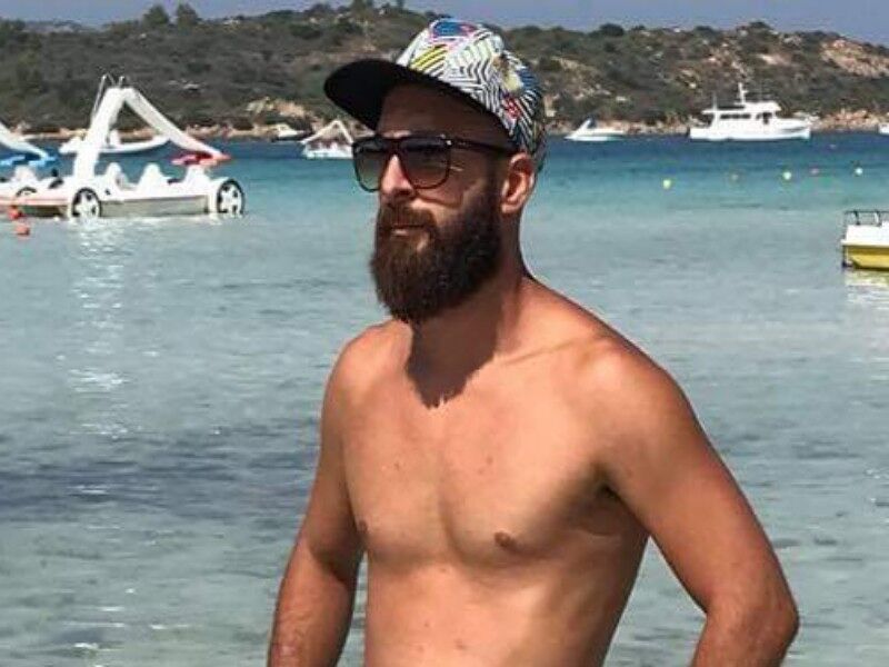 Si schianta in skate contro un’auto, muore dopo 3 settimane al Brotzu: addio a Emanuele Onnis