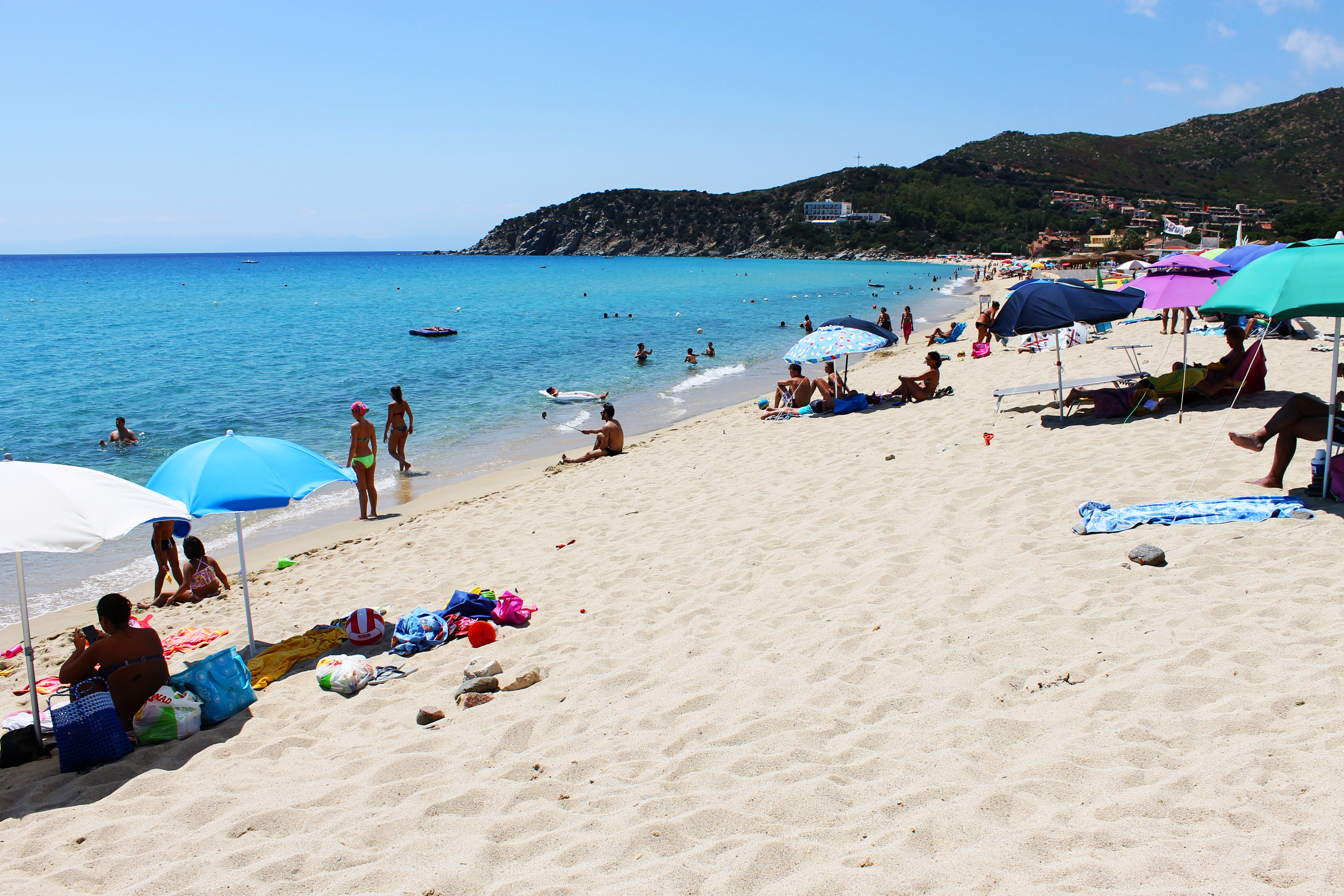 Sinnai, il virus spaventa: “Stop a tutti gli eventi e ombrelloni sempre distanziati in spiaggia”