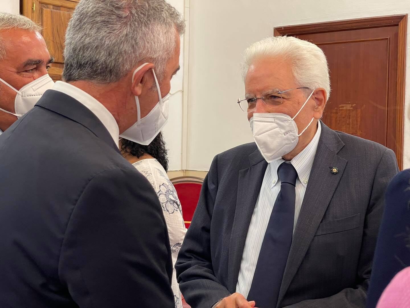 Mattarella saluta Alghero, il presidente riparte travolto dall’affetto della Sardegna