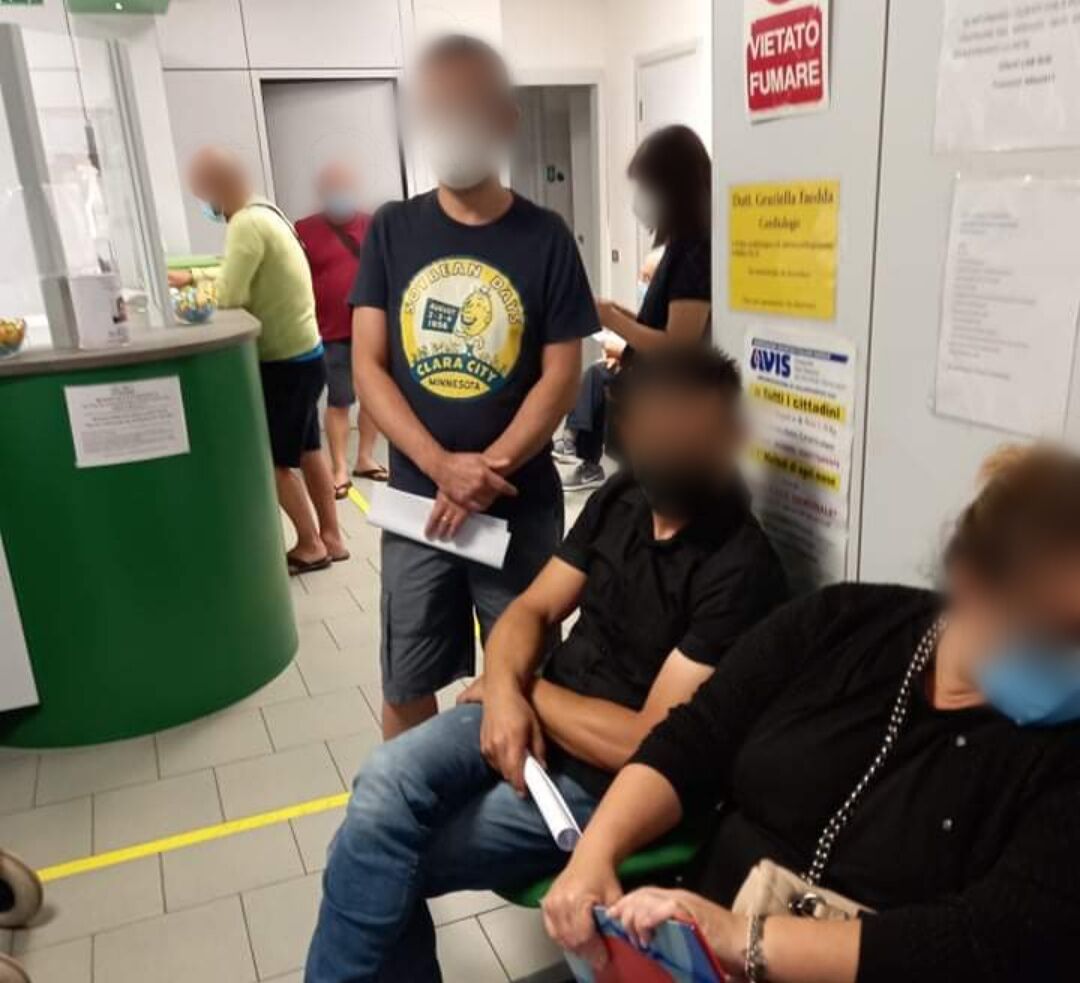 “Ospedale senza reagenti, costretto a pagare 112 euro per le analisi di mio figlio a Carbonia”