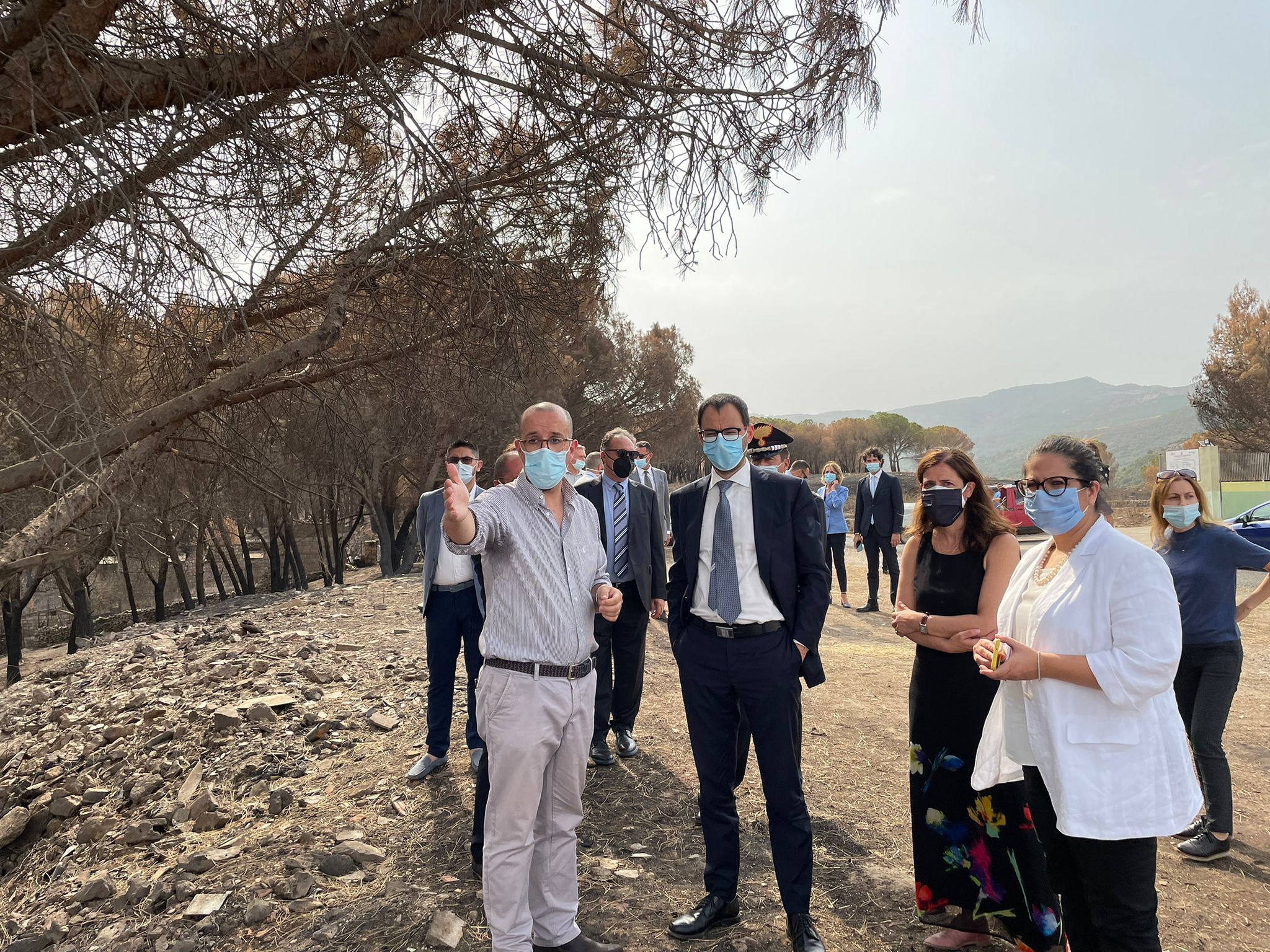 Patuanelli, Todde e Fontana nei luoghi della Sardegna devastati dagli incendi: “Lo Stato c’è”