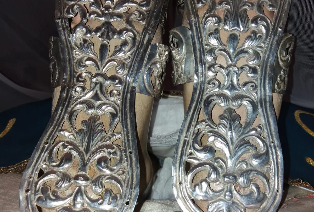 La bella storia a Pirri, ladro si pente e restituisce le scarpette d’argento alla Madonna