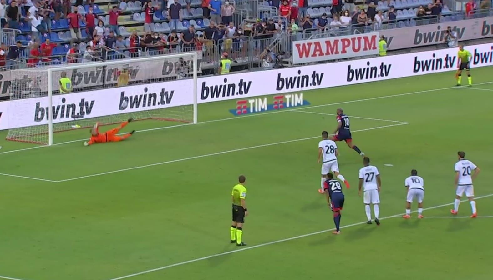 Joao ne fa due e il Cagliari rimonta: pareggio rossoblù contro lo Spezia