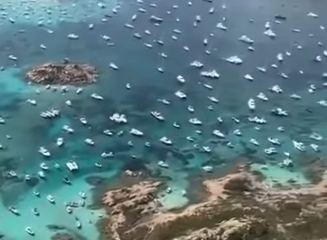 Invasione di barche di lusso a La Maddalena: “Ecosistema a rischio per il Dio denaro”
