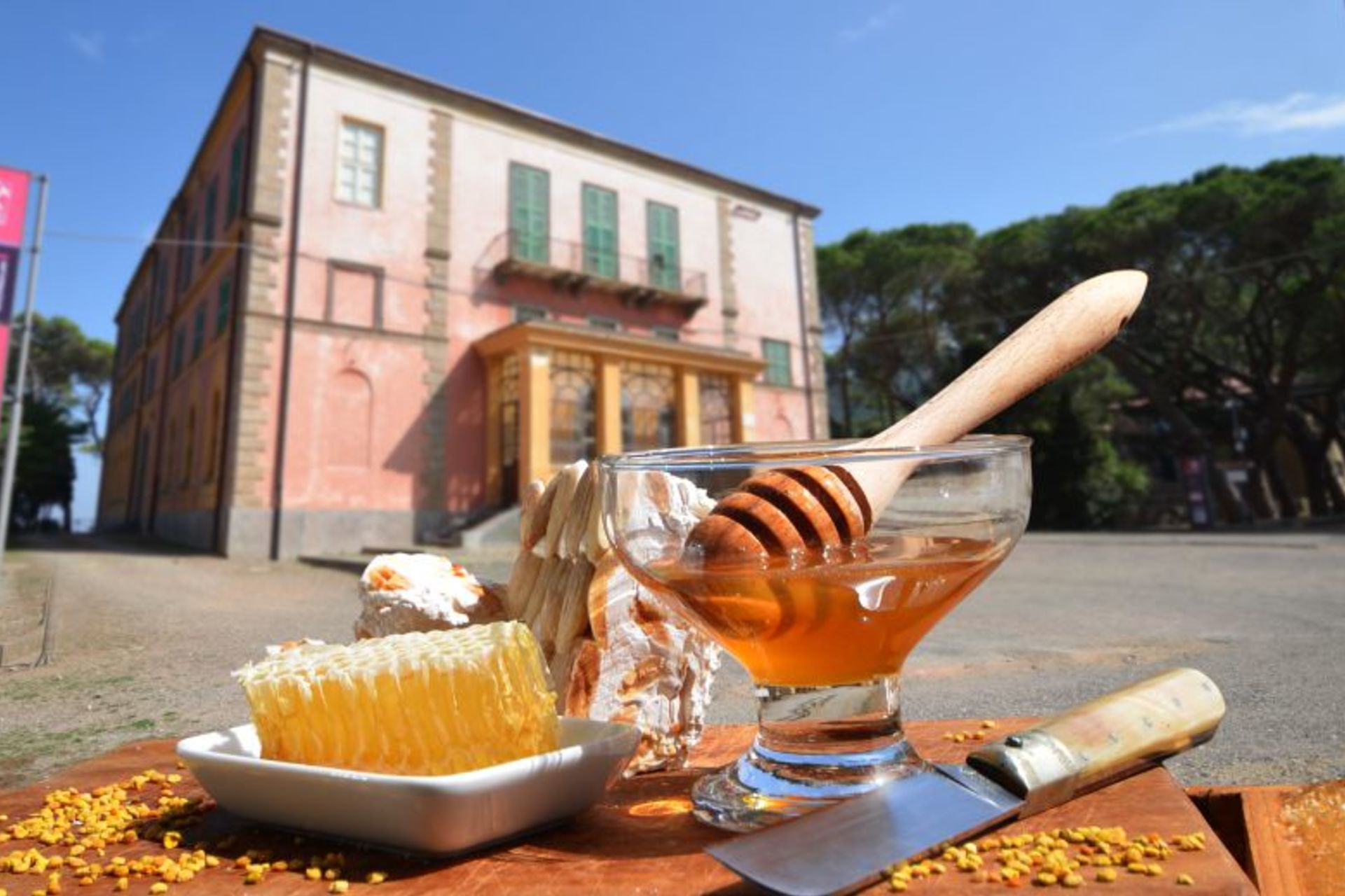 Alghero, il presidente Mattarella in visita ufficiale sulla nave scuola Palinuro