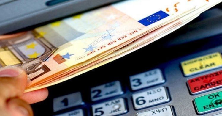 Prelievi di denaro col bancomat rubato, denunciati due pregiudicati di Villasor e Villacidro