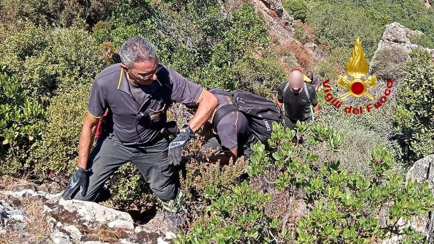 Si perde nei monti di Capoterra, escursionista salvato dai Vigili del fuoco
