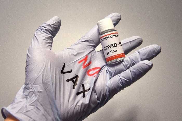 Cagliari, la carica dei no vax: decine di medici e infermieri non vaccinati tra Ss. Trinità e Binaghi