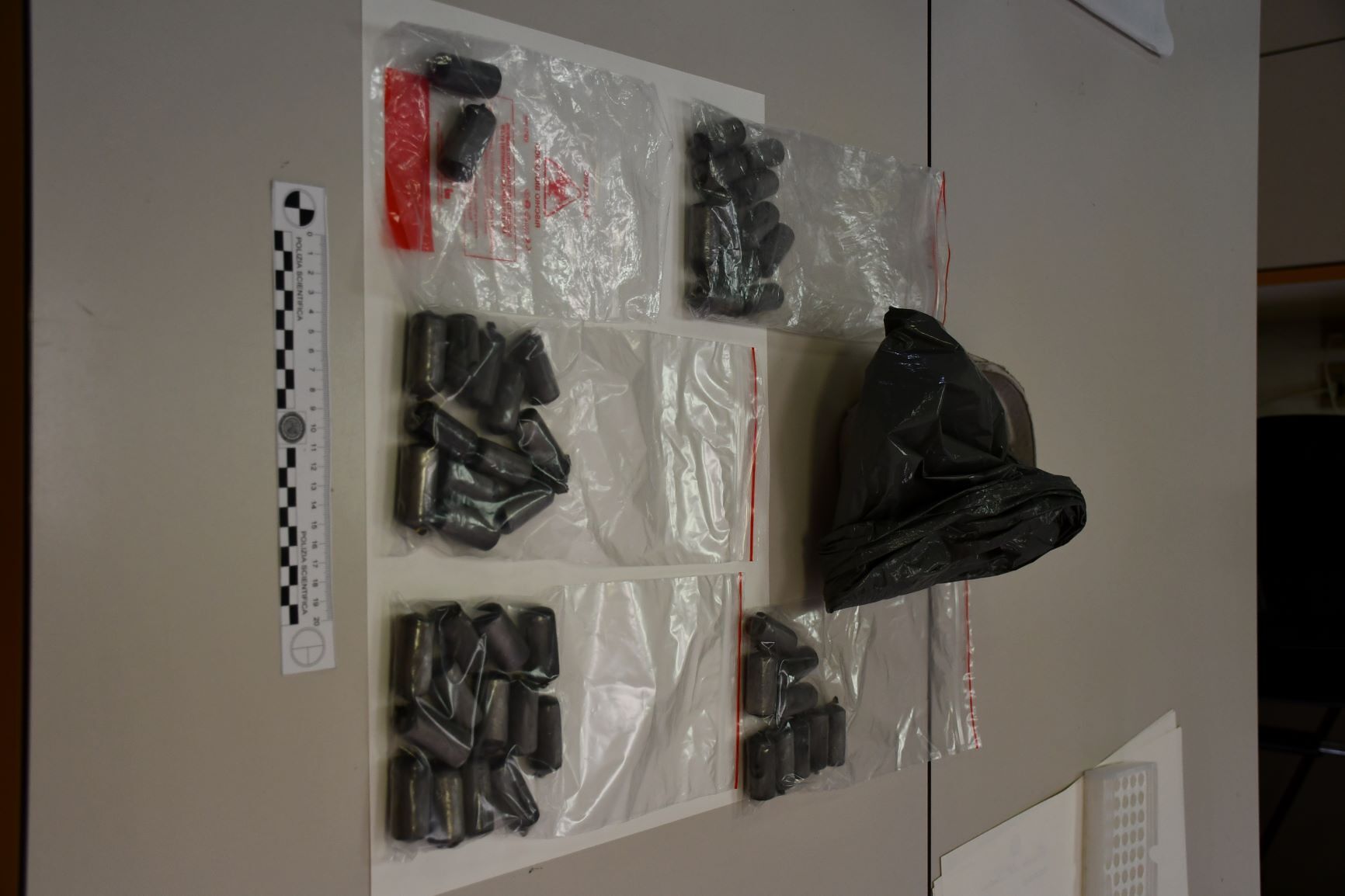 Sbarca all’aeroporto di Elmas con 56 ovuli di cocaina nello stomaco: in manette ‘corriere’ venezuelano