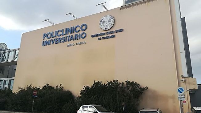Posti letto nei corridoi e carenza di personale: emergenza al Policlinico di Monserrato