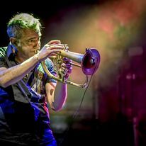 Paolo Fresu si racconta fra musica e viaggi nella biblioteca dell’aeroporto di Cagliari