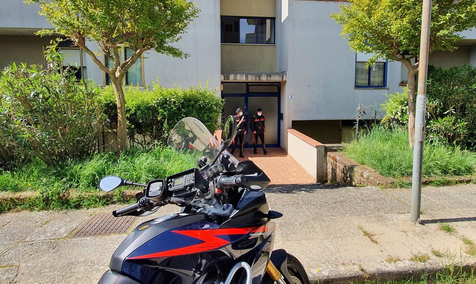 Su Facebook trova un annuncio con le ‘pattadesi’ che gli avevano rubato: nei guai 48enne