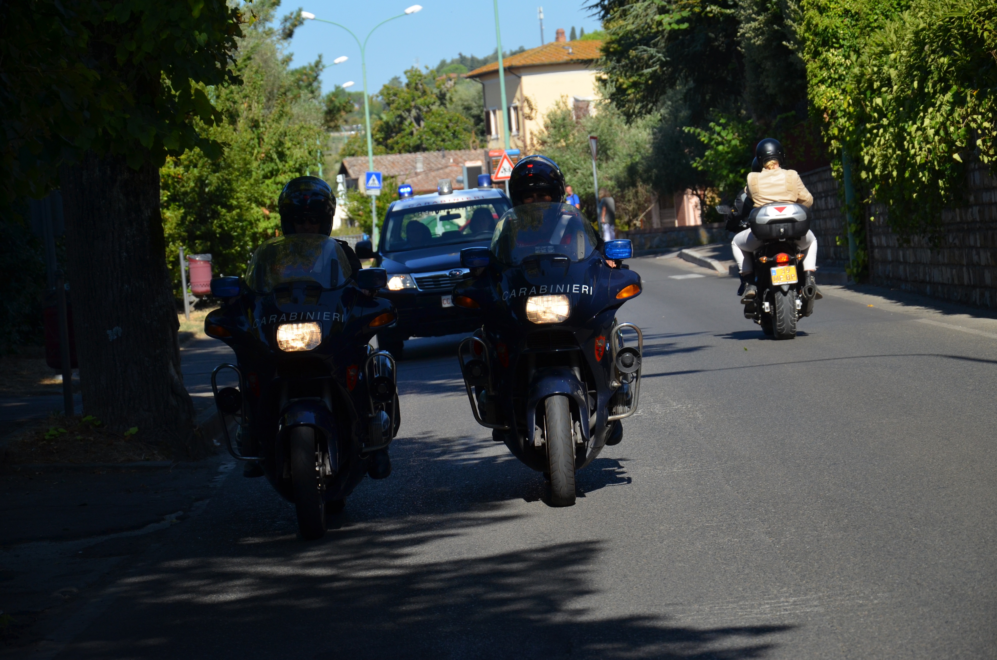 Rubano capi di abbigliamento da Carrefour, due algerini arrestati a San Sperate