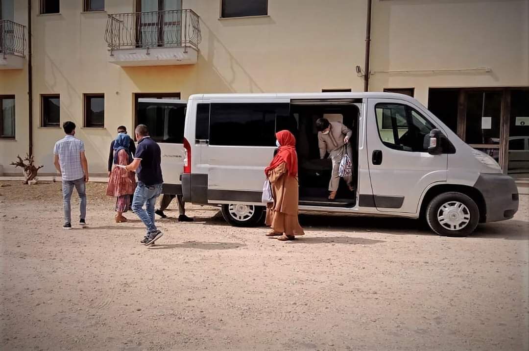 A Villanovaforru sono arrivati i primi profughi afghani: “Faremo il possibile per aiutarli”