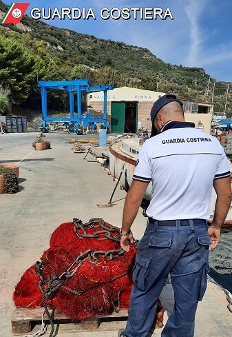 Bosa, la Guardia Costiera sequestra un attrezzo illegale per la pesca del corallo