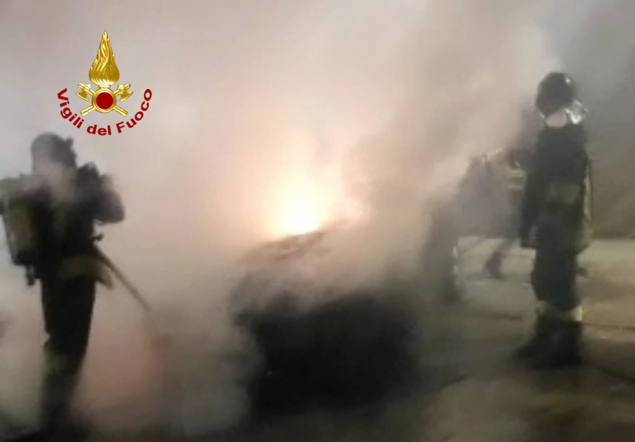 Fiamme a Settimo San Pietro, completamente distrutte 3 auto in sosta