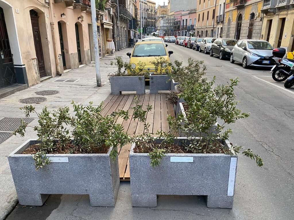 La beffa nel Corso a Cagliari: né tavolini, né parcheggi. Residenti infuriati