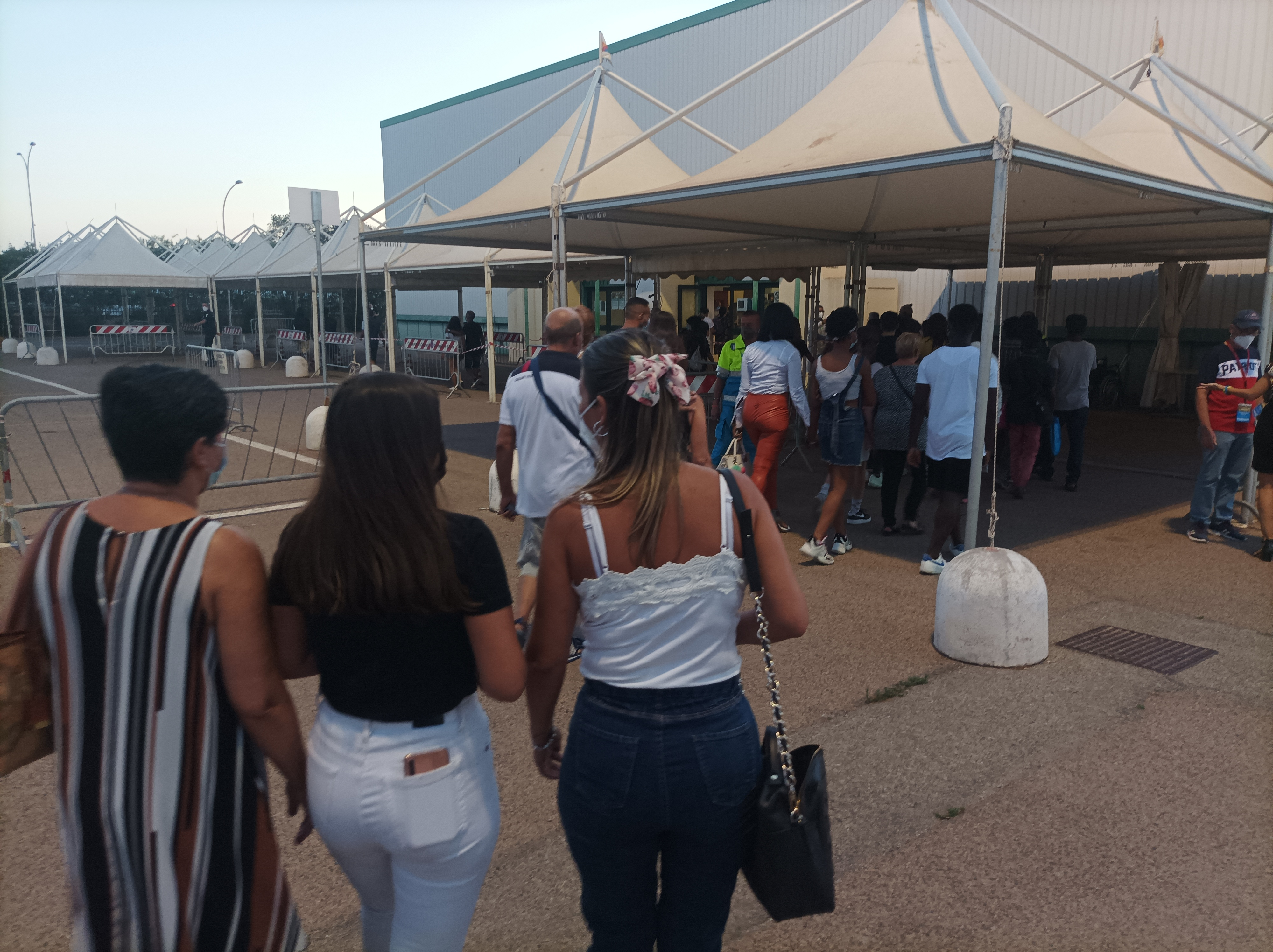 A Cagliari mille vaccinazioni all’open night: “Metà di loro sono ragazzi con meno di 18 anni”