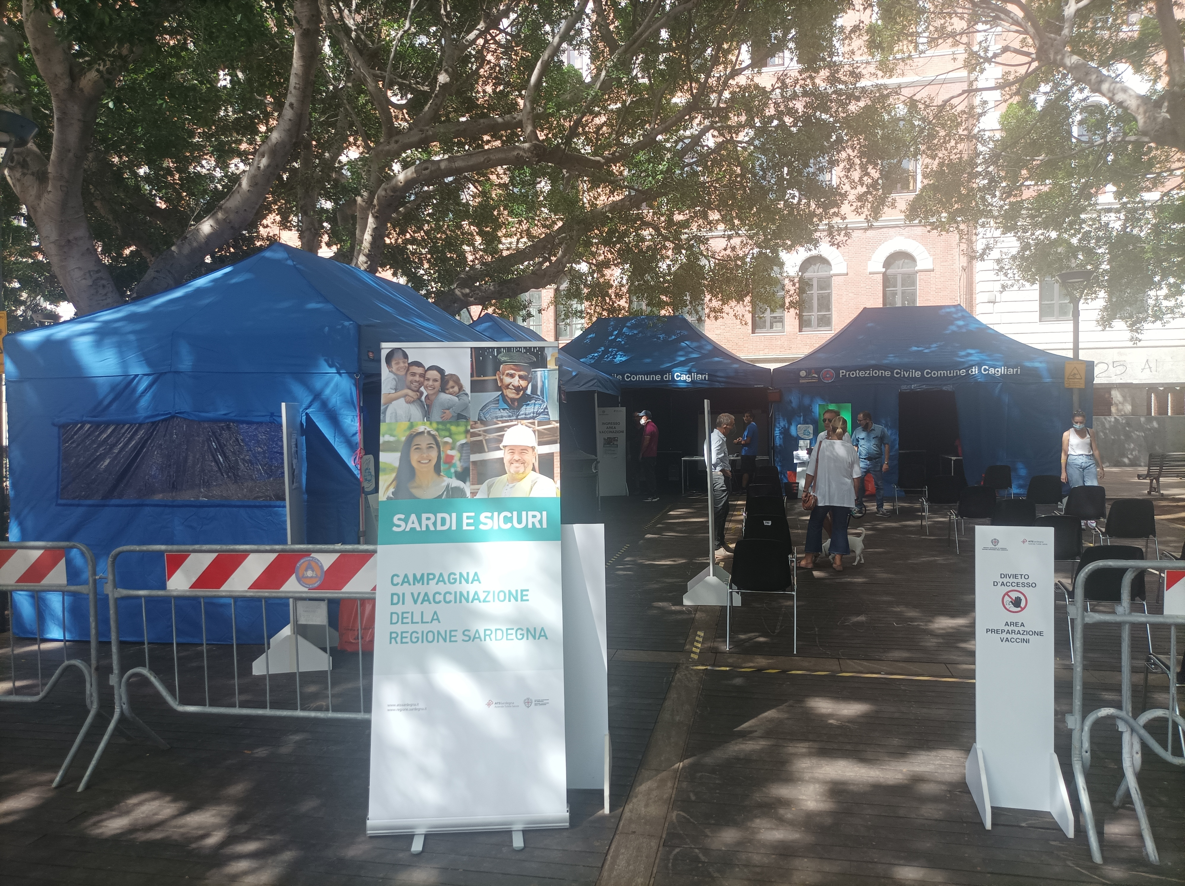 Cagliari, piazza Garibaldi diventa un centro vaccinale: cinquecento dosi e 50 operatori pronti