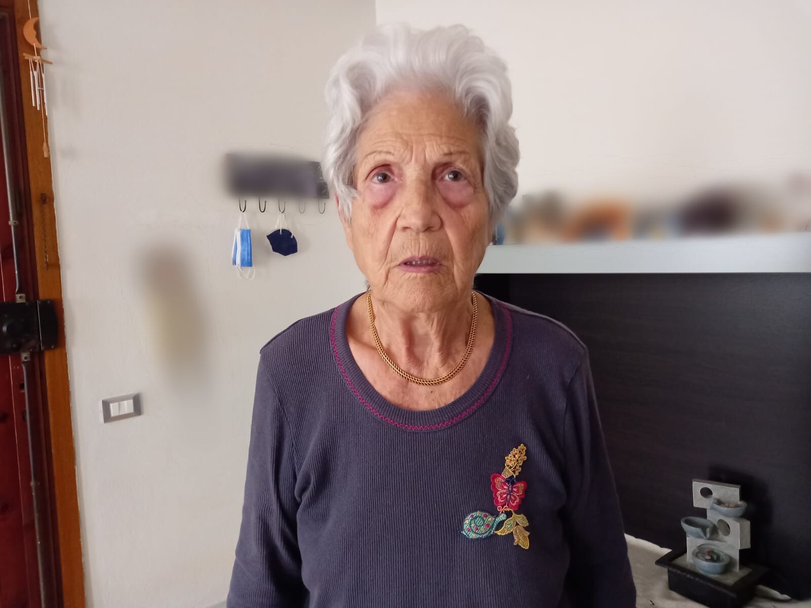 Cagliari, 88enne prigioniera in casa: “Da dieci giorni attendo l’esito del tampone”