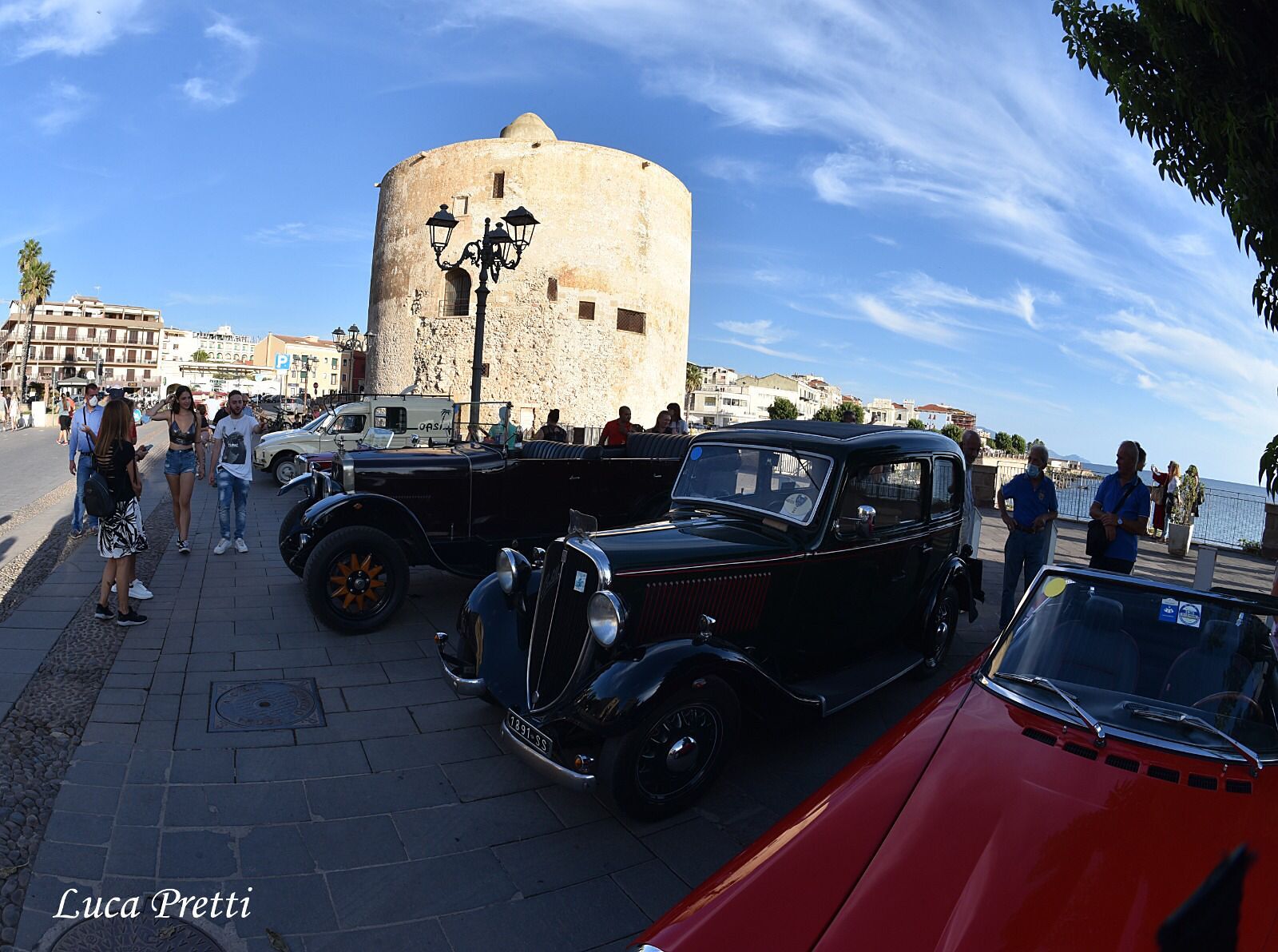 Successo per Ruote nella Storia, 80 vetture d’epoca protagoniste tra Alghero e Bosa