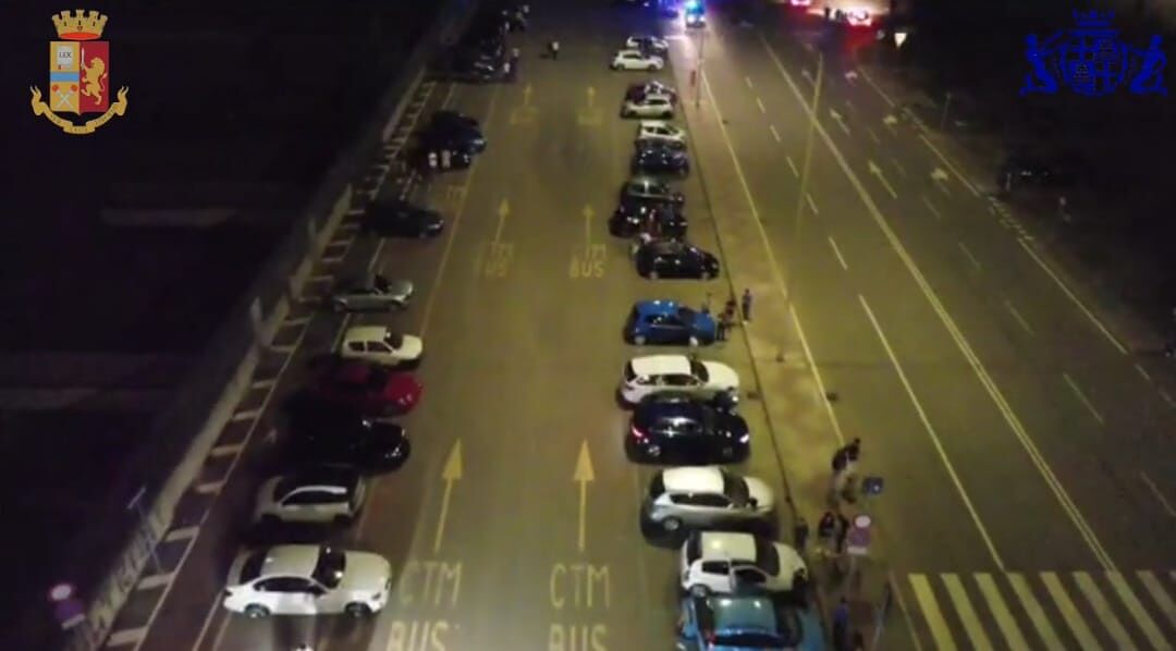 Corse clandestine a Sant’Elia con spettatori e fast food: blitz nella notte,175 persone indentificate