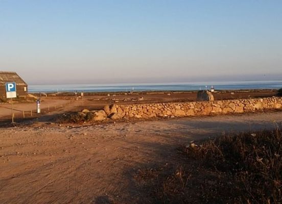 “Io, multata con l’accusa di avere parcheggiato in spiaggia: sanzione annullata, Comune di Cabras ko”