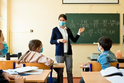 “A Cagliari scuole allo sbaraglio, decine di maestri al palo: colpa dell’algoritmo del ministro Bianchi”