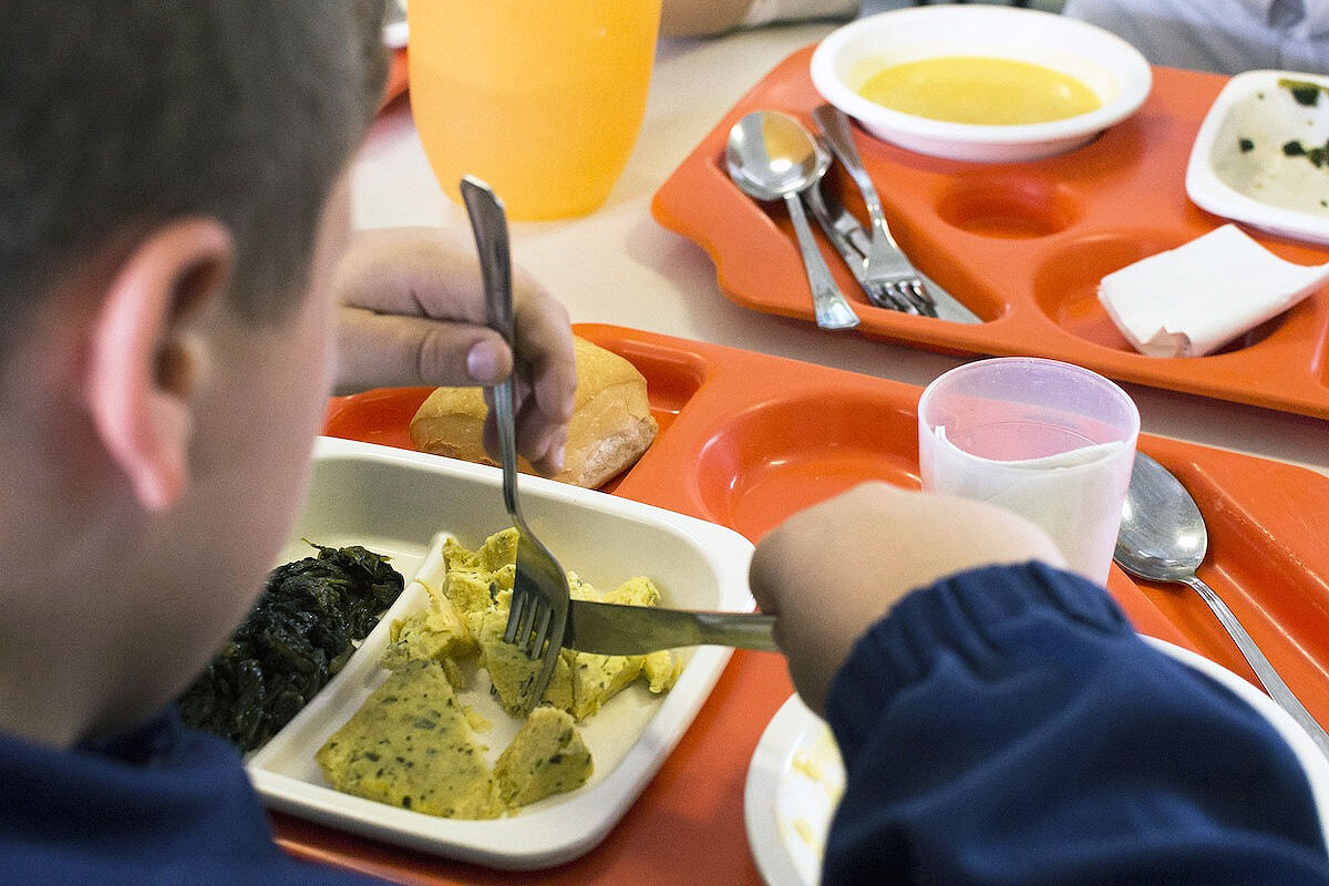 “Troppo cibo sprecato in due mense scolastiche a Quartu, doniamolo ai poveri”
