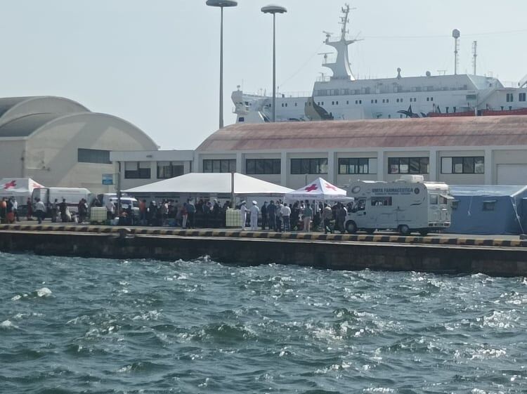 La nuova vita dei 79 migranti afghani sbarcati a Cagliari: “In salvo anche quaranta ragazzini”